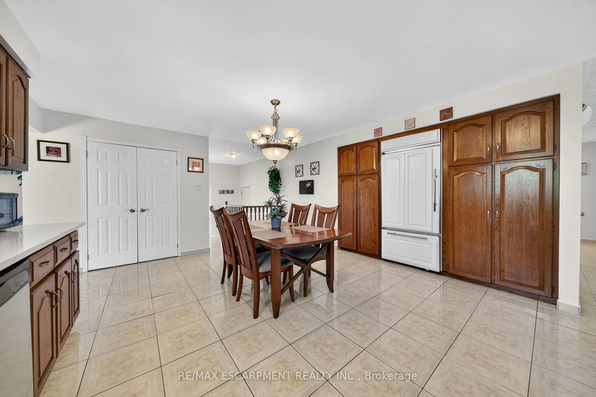 Photo 13 of 10 Skye Court, Hamilton, Stoney Creek — HOMEH