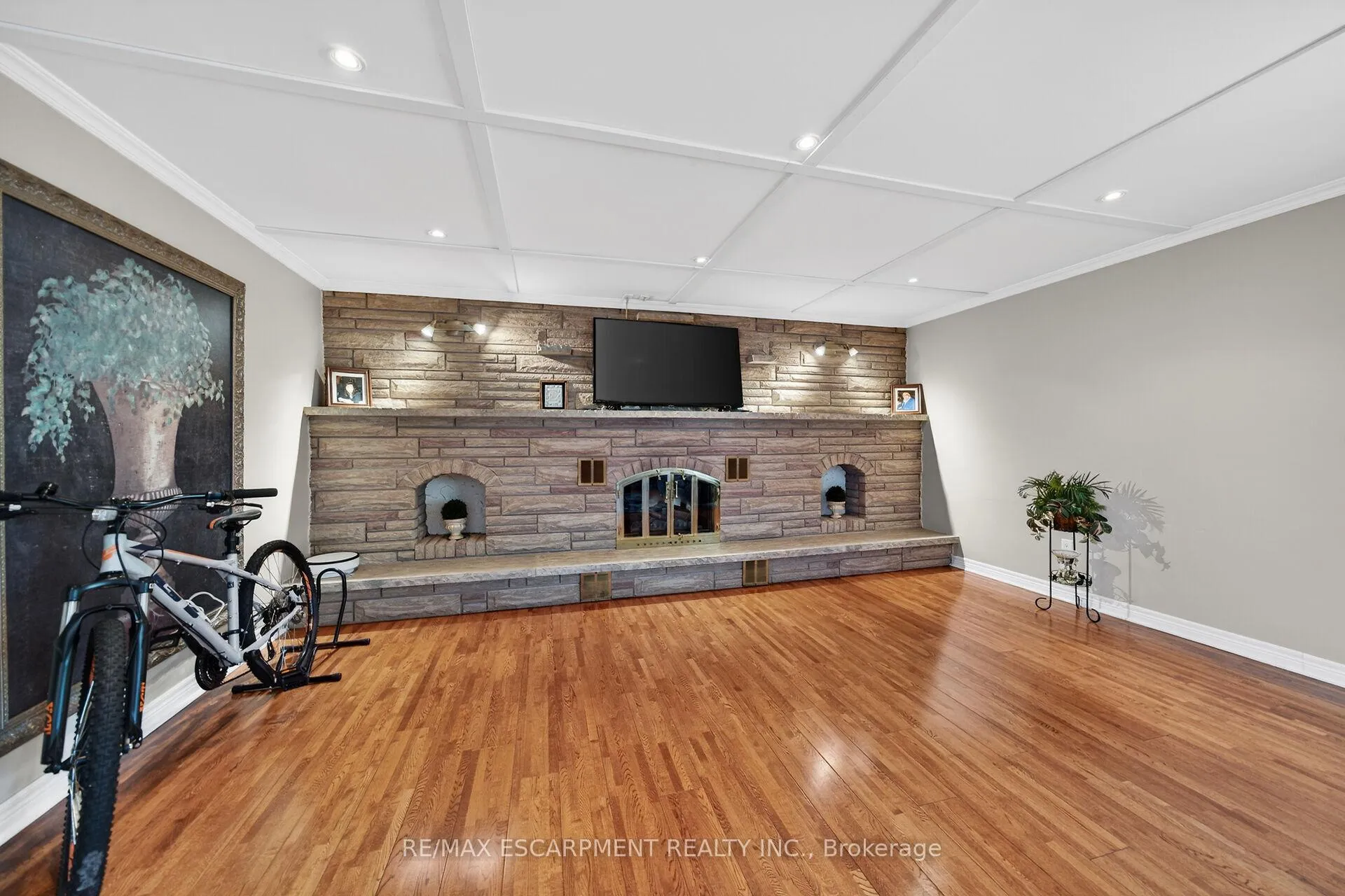 Photo 14 of 10 Skye Court, Hamilton, Stoney Creek — HOMEH