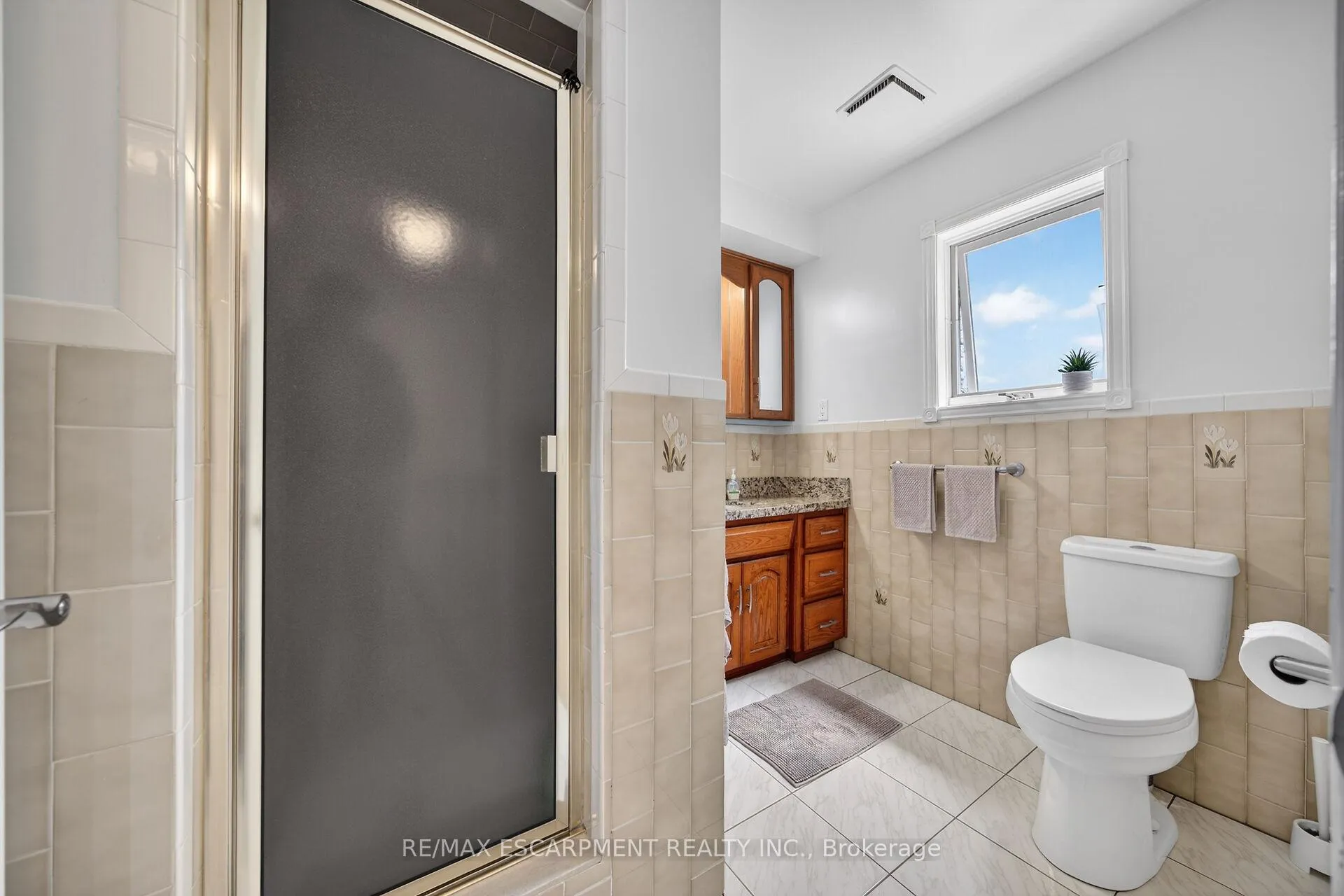 Photo 17 of 10 Skye Court, Hamilton, Stoney Creek — HOMEH