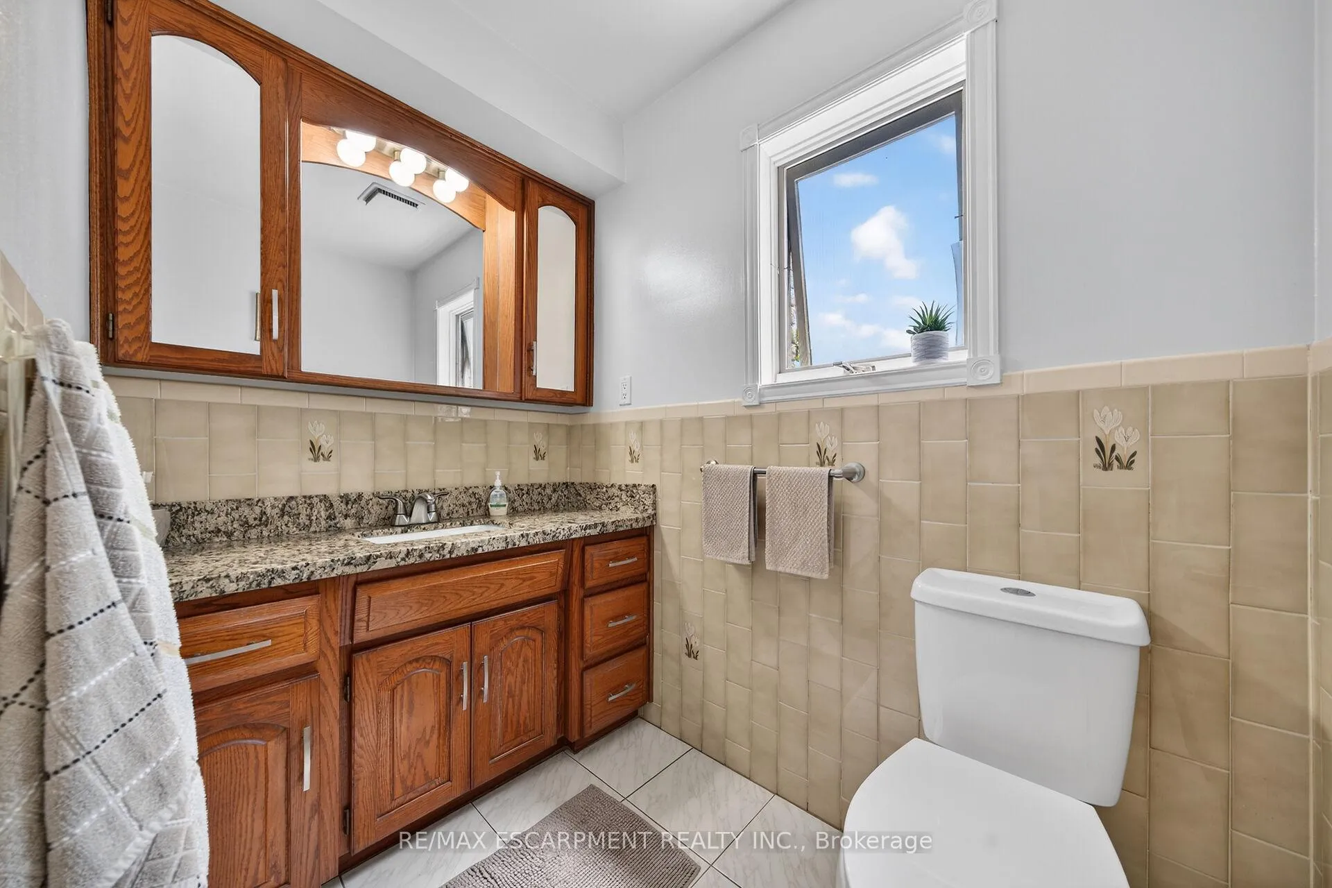 Photo 18 of 10 Skye Court, Hamilton, Stoney Creek — HOMEH
