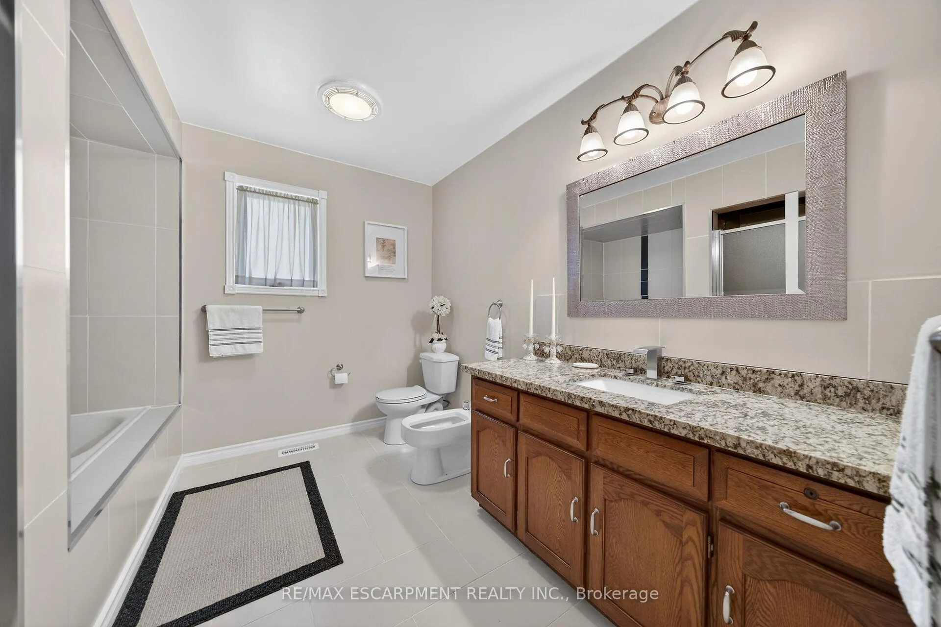 Photo 24 of 10 Skye Court, Hamilton, Stoney Creek — HOMEH