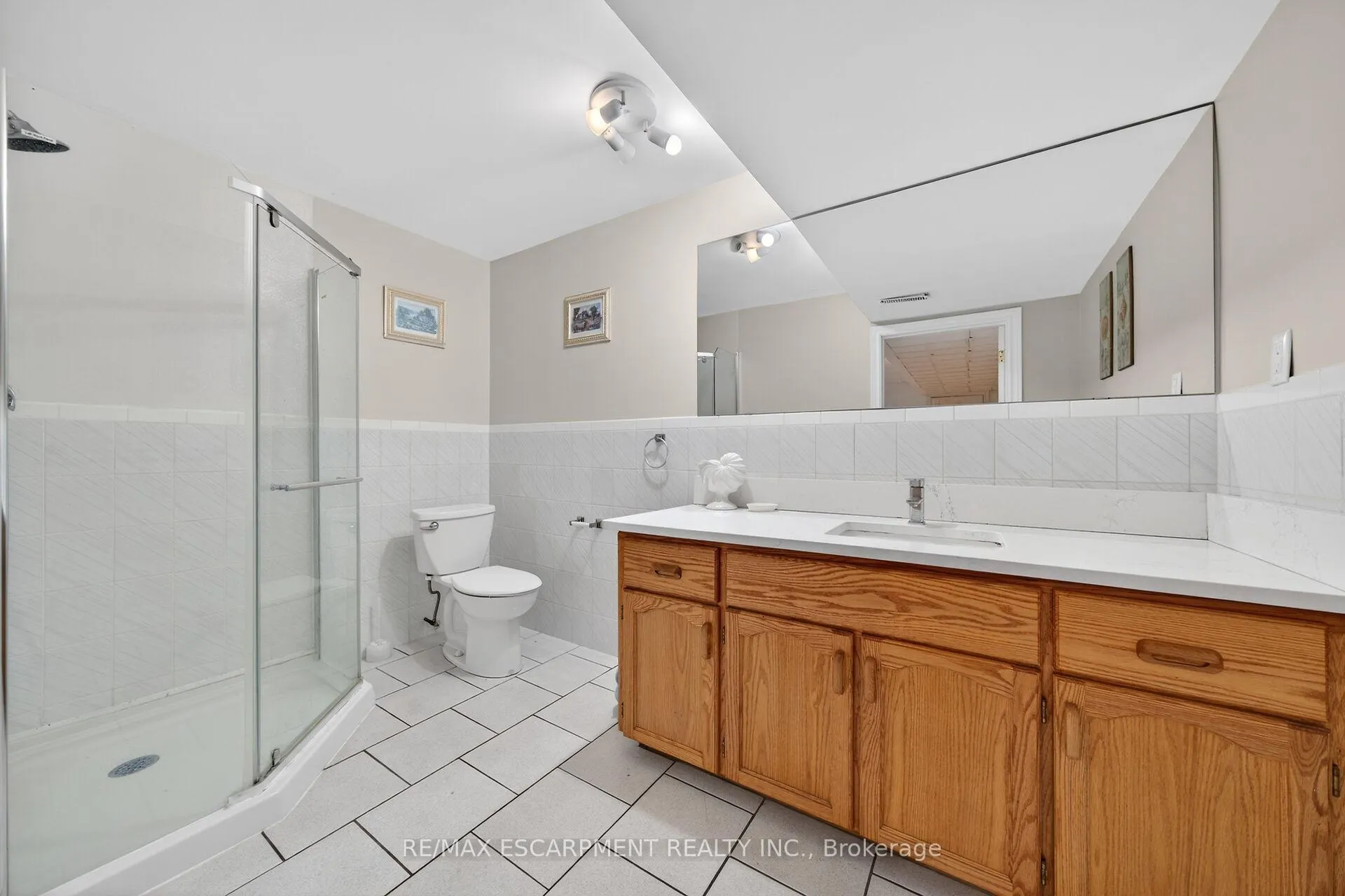 Photo 37 of 10 Skye Court, Hamilton, Stoney Creek — HOMEH
