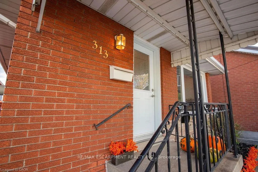 Photo 3 of 313 Barton Street W, Hamilton, Strathcona — HOMEH