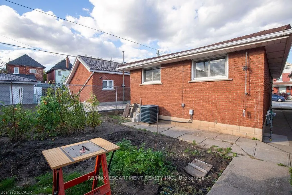 Photo 6 of 313 Barton Street W, Hamilton, Strathcona — HOMEH