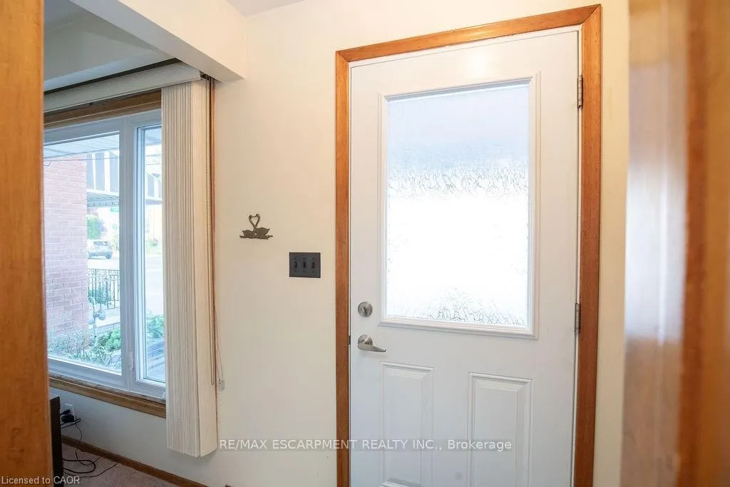 Photo 7 of 313 Barton Street W, Hamilton, Strathcona — HOMEH