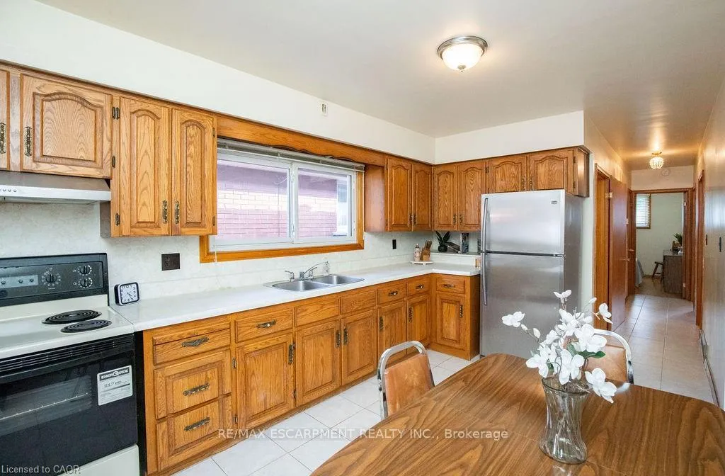 Photo 10 of 313 Barton Street W, Hamilton, Strathcona — HOMEH