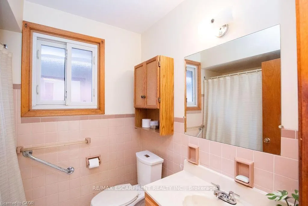 Photo 12 of 313 Barton Street W, Hamilton, Strathcona — HOMEH