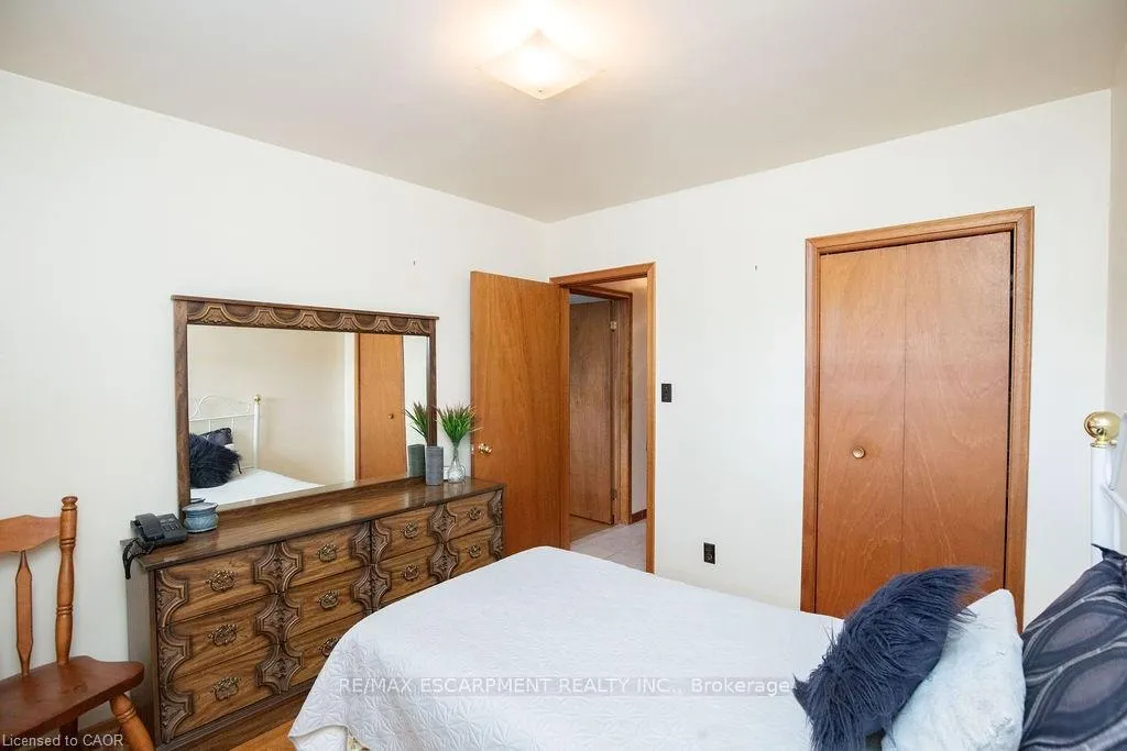 Photo 14 of 313 Barton Street W, Hamilton, Strathcona — HOMEH