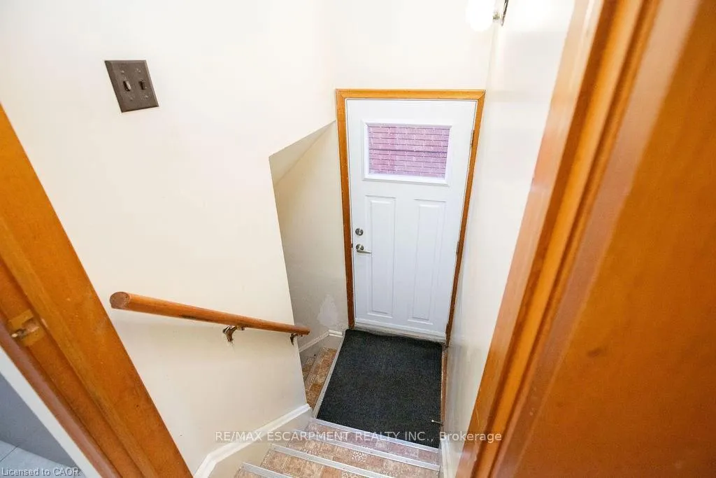Photo 18 of 313 Barton Street W, Hamilton, Strathcona — HOMEH