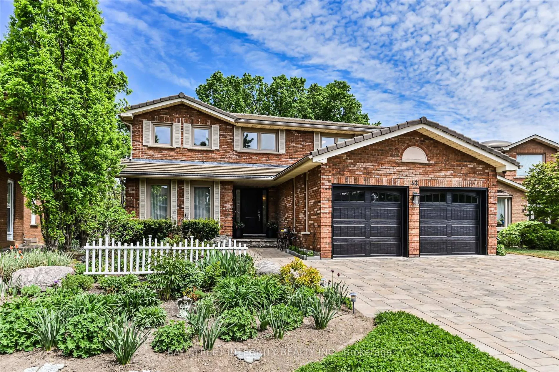 Photo 2 of 42 Sycamore Drive, Markham, Aileen-Willowbrook — HOMEH
