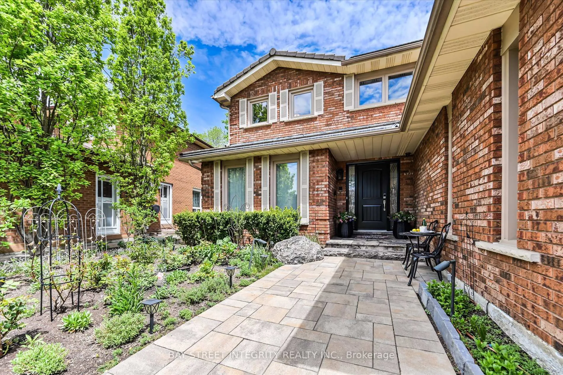 Photo 3 of 42 Sycamore Drive, Markham, Aileen-Willowbrook — HOMEH