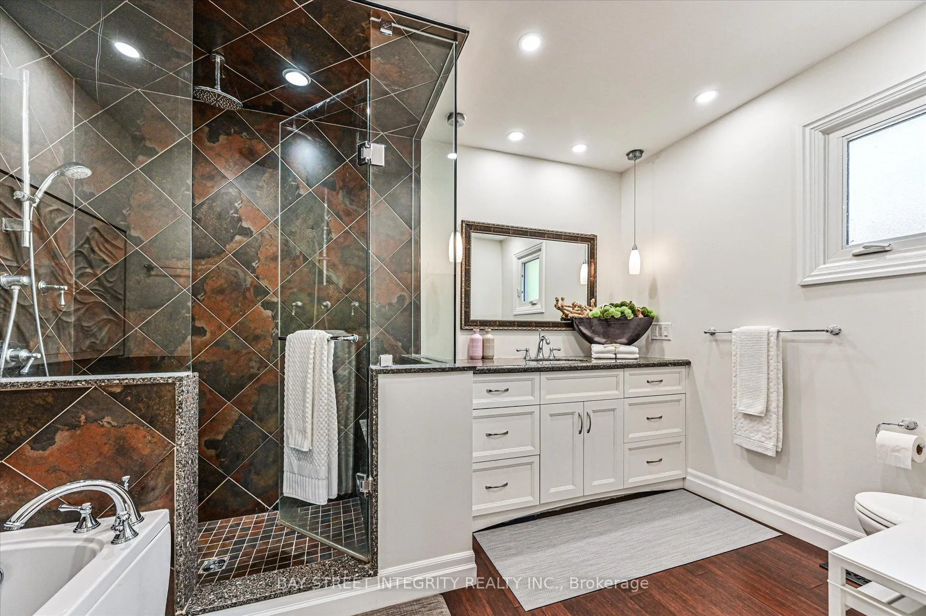 Photo 26 of 42 Sycamore Drive, Markham, Aileen-Willowbrook — HOMEH