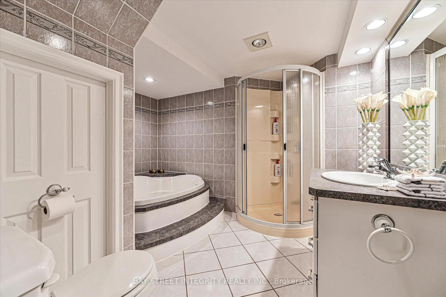 Photo 38 of 42 Sycamore Drive, Markham, Aileen-Willowbrook — HOMEH