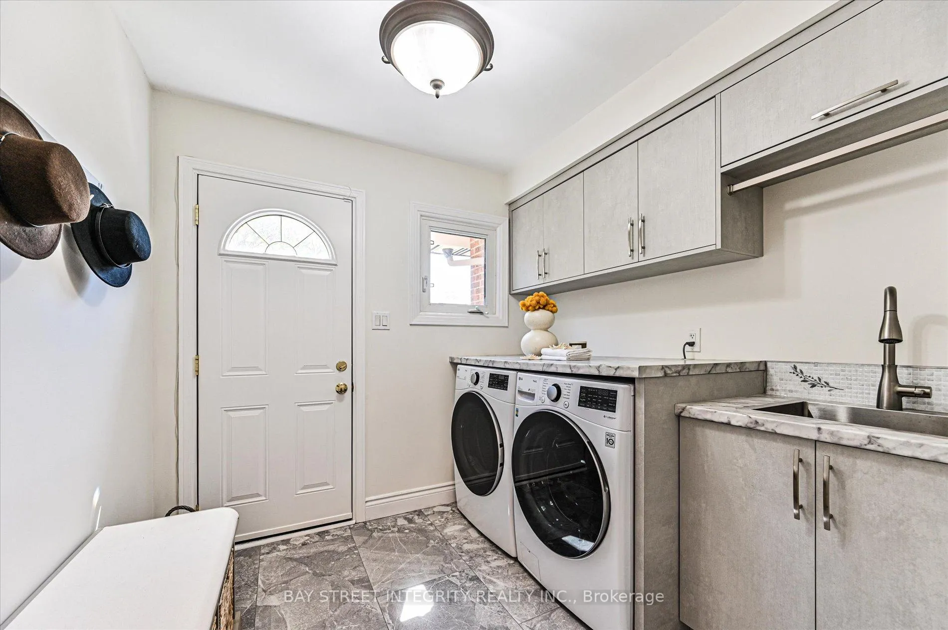 Photo 39 of 42 Sycamore Drive, Markham, Aileen-Willowbrook — HOMEH