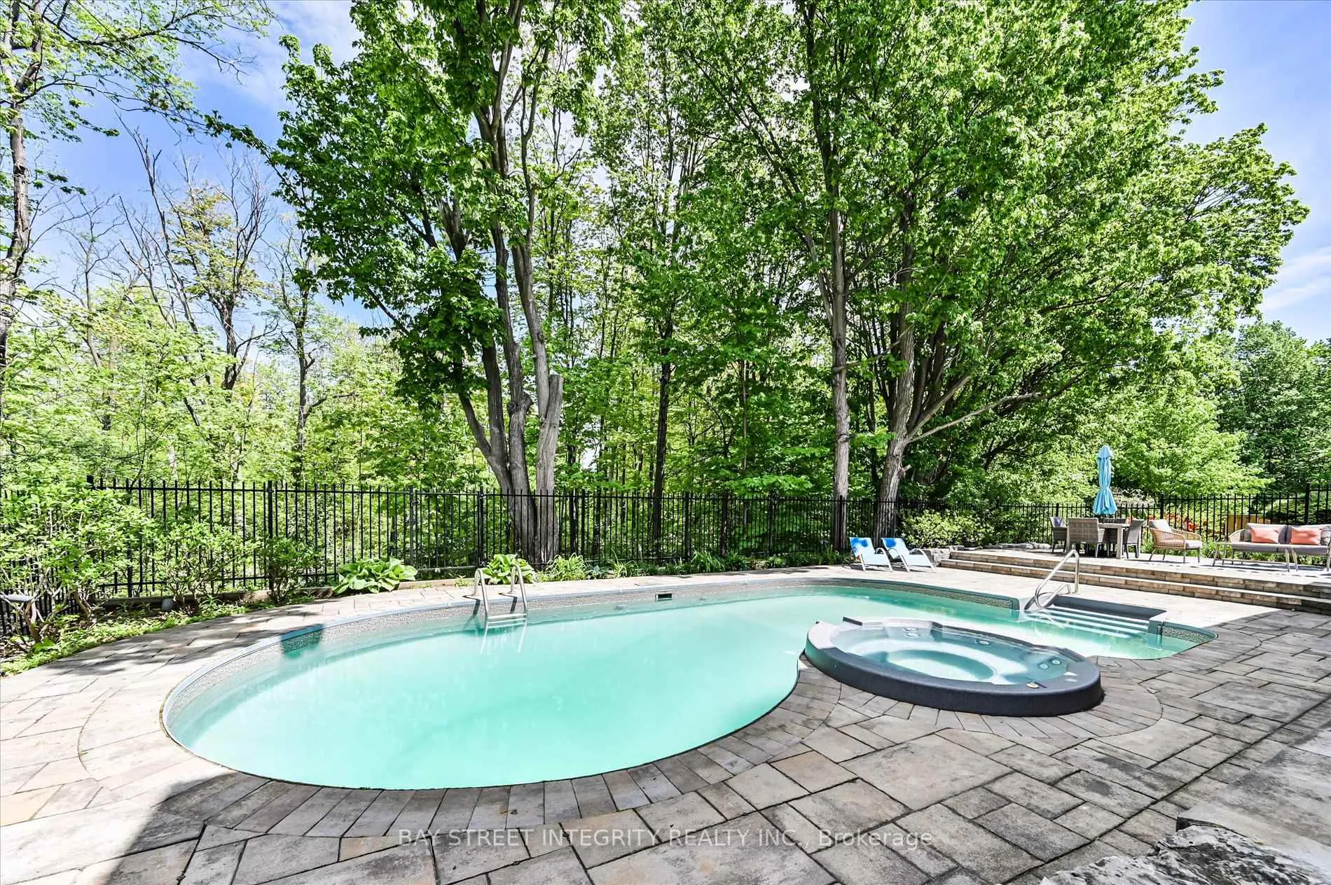 Photo 41 of 42 Sycamore Drive, Markham, Aileen-Willowbrook — HOMEH