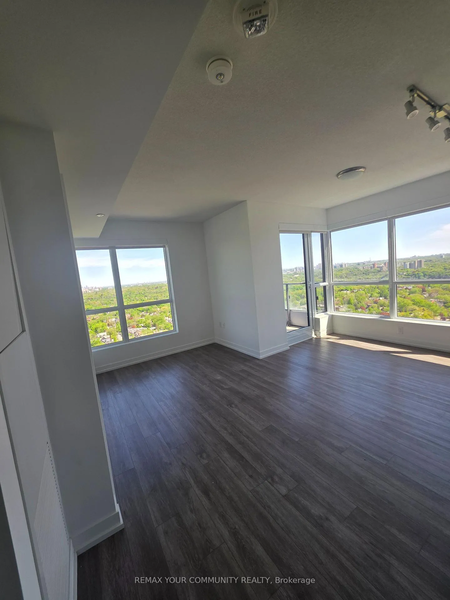 Photo 4 of Unit 3007, 395 Bloor Street E, Toronto, North St. James Town — HOMEH