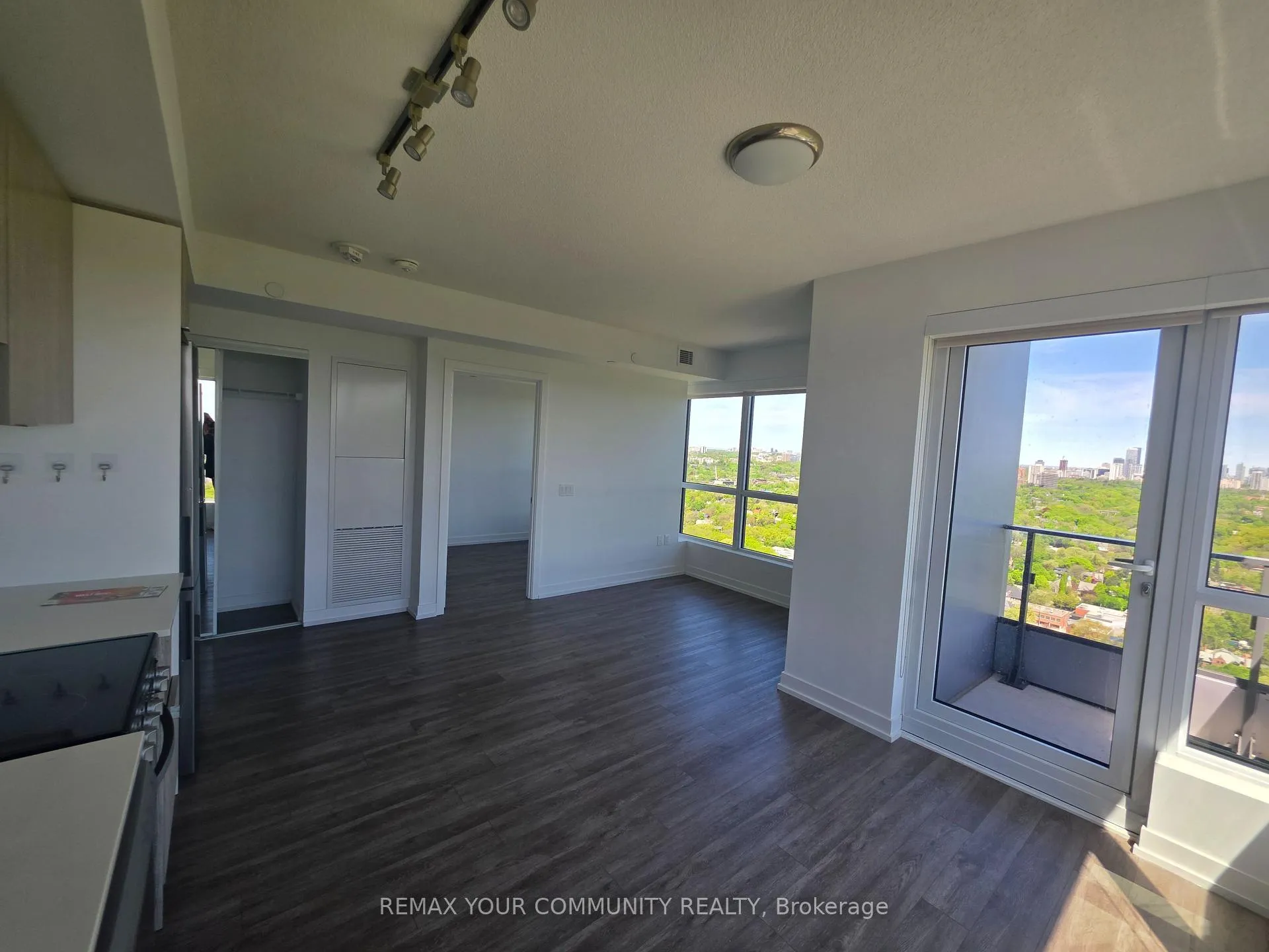 Photo 5 of Unit 3007, 395 Bloor Street E, Toronto, North St. James Town — HOMEH