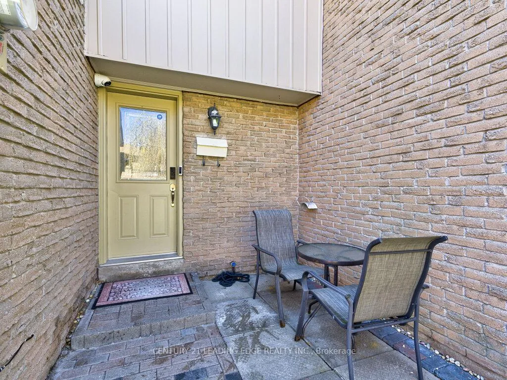 Photo 3 of Unit 56, 1552 Lancaster Drive, Oakville, Falgarwood — HOMEH