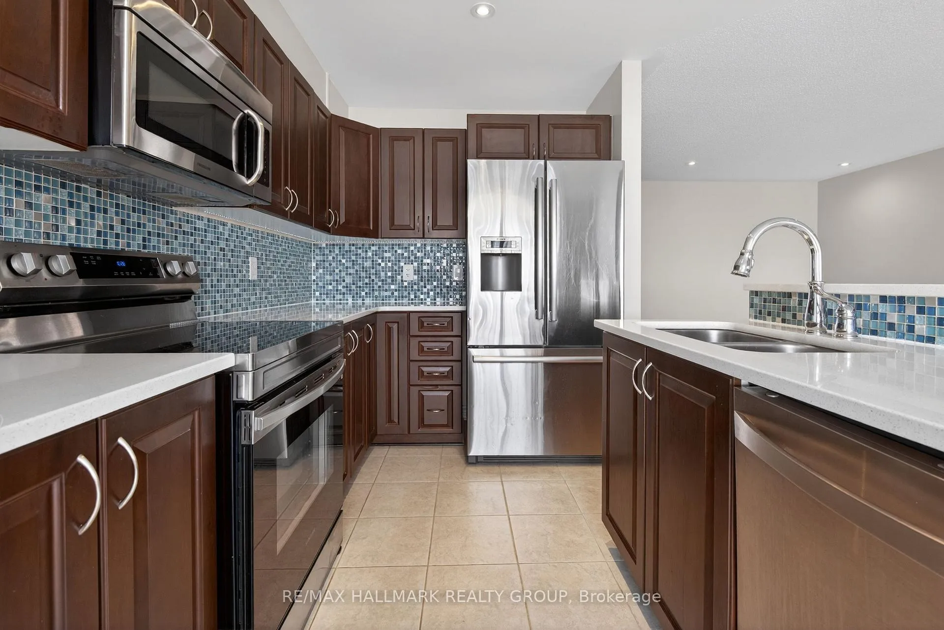 Photo 13 of 236 Trailsedge Way, Ottawa, Mer Bleue/Bradley Estates/Anderson Park — HOMEH