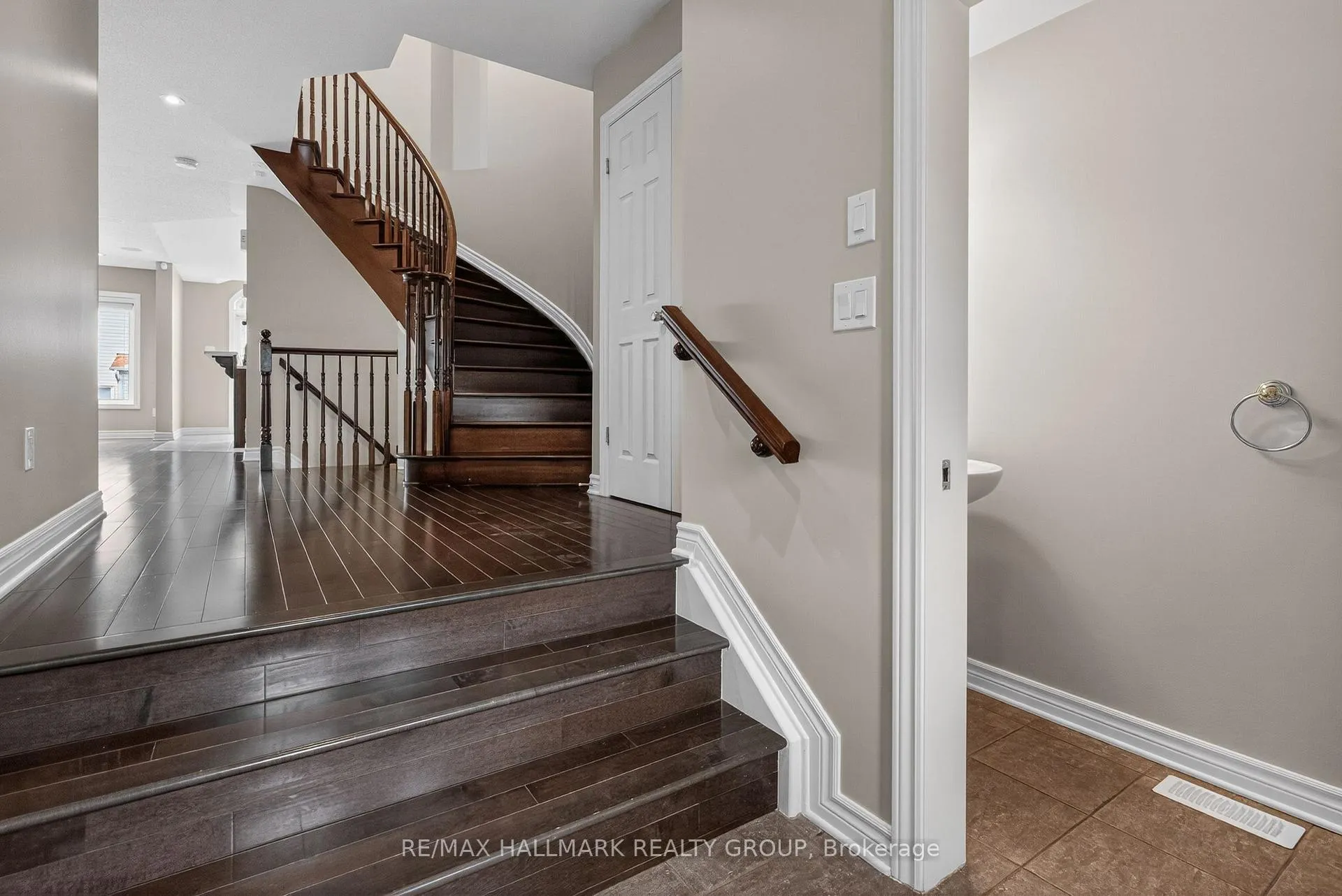Photo 16 of 236 Trailsedge Way, Ottawa, Mer Bleue/Bradley Estates/Anderson Park — HOMEH