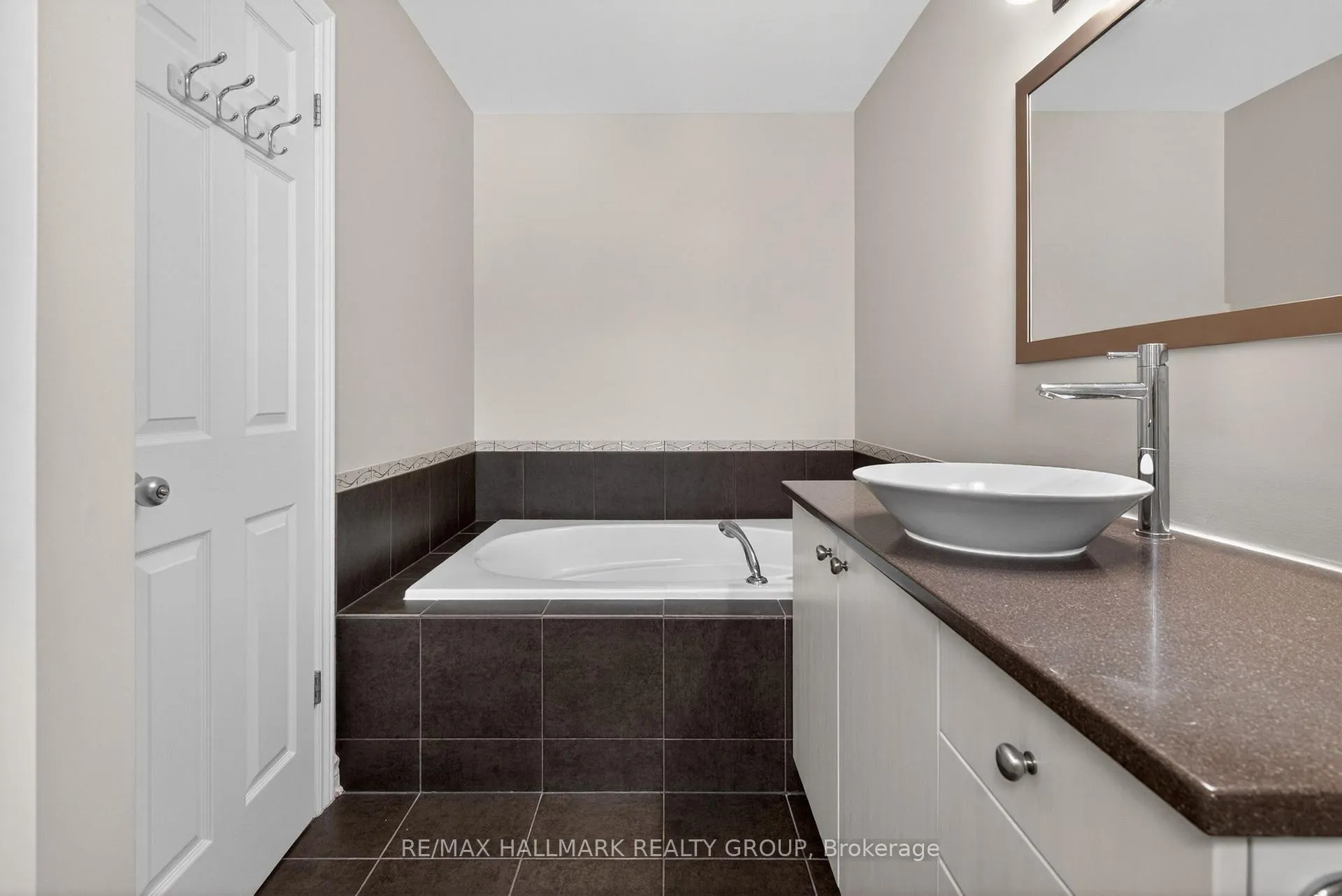Photo 20 of 236 Trailsedge Way, Ottawa, Mer Bleue/Bradley Estates/Anderson Park — HOMEH