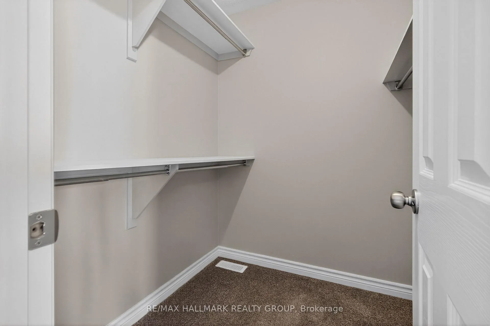 Photo 23 of 236 Trailsedge Way, Ottawa, Mer Bleue/Bradley Estates/Anderson Park — HOMEH