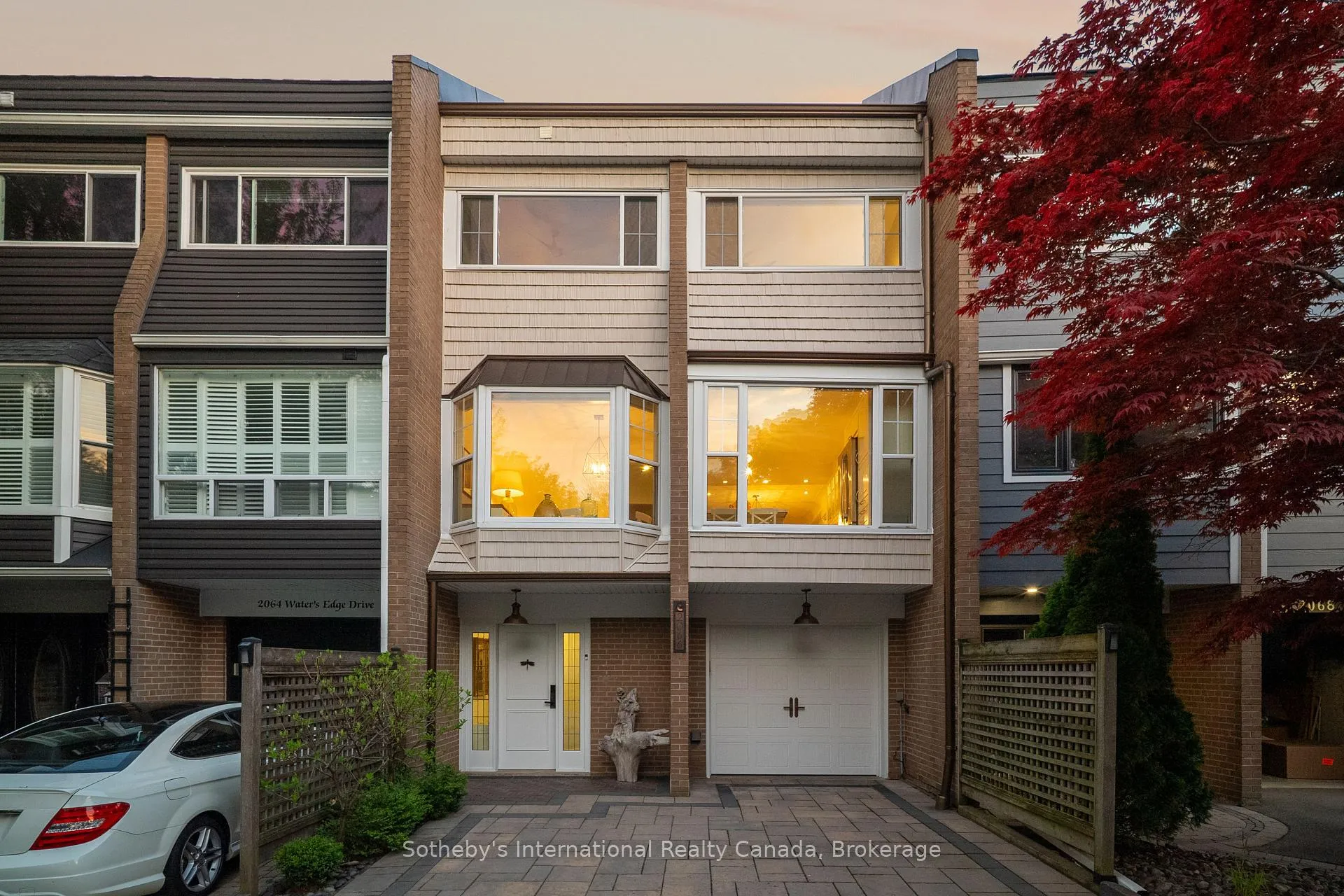 Photo 2 of 2066 Water's Edge Drive, Oakville, Bronte — HOMEH
