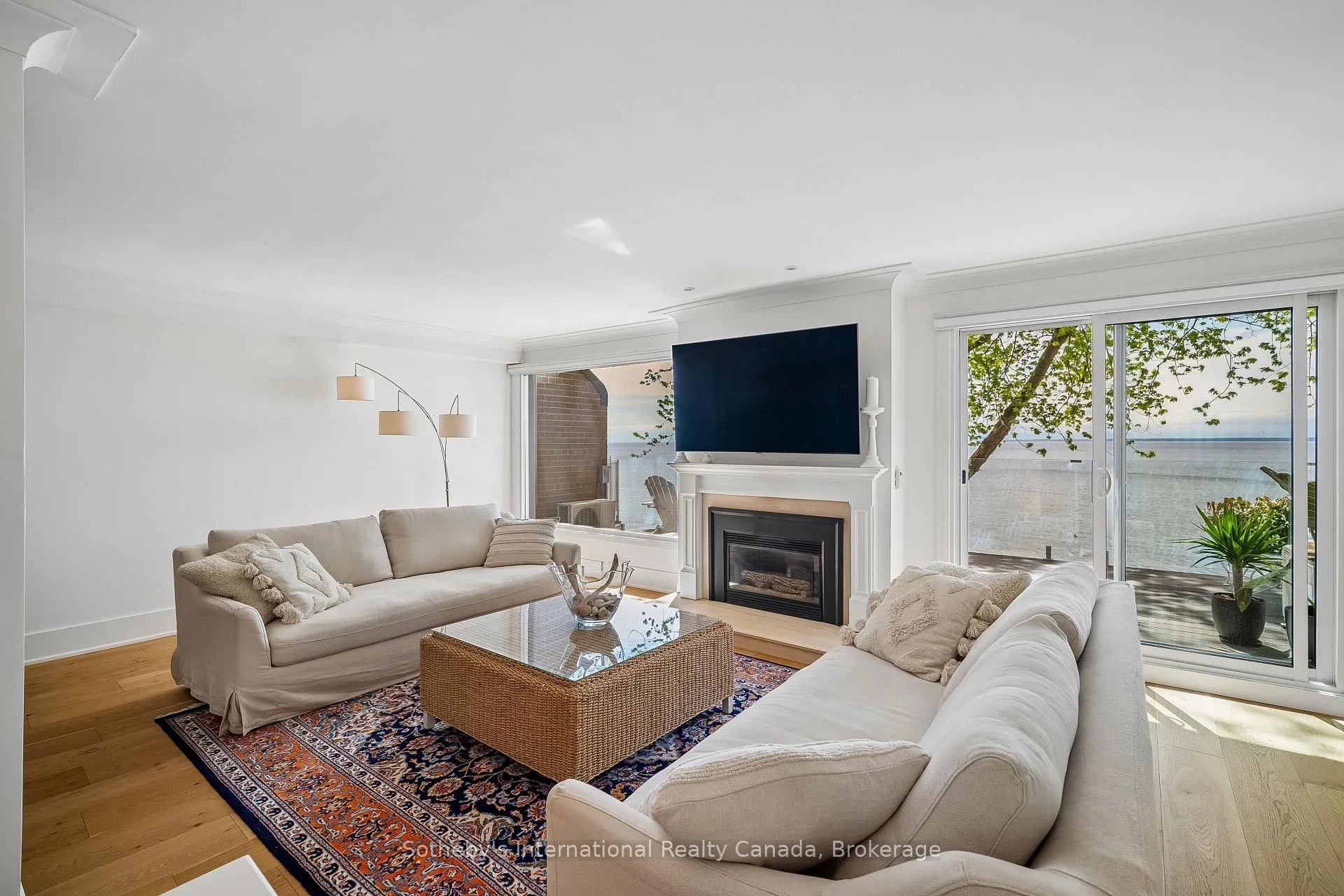 Photo 6 of 2066 Water's Edge Drive, Oakville, Bronte — HOMEH