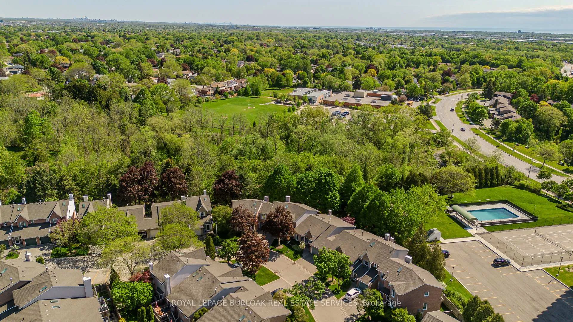 Photo 2 of Unit 10, 2155 Duncaster Drive, Burlington, Brant Hills — HOMEH
