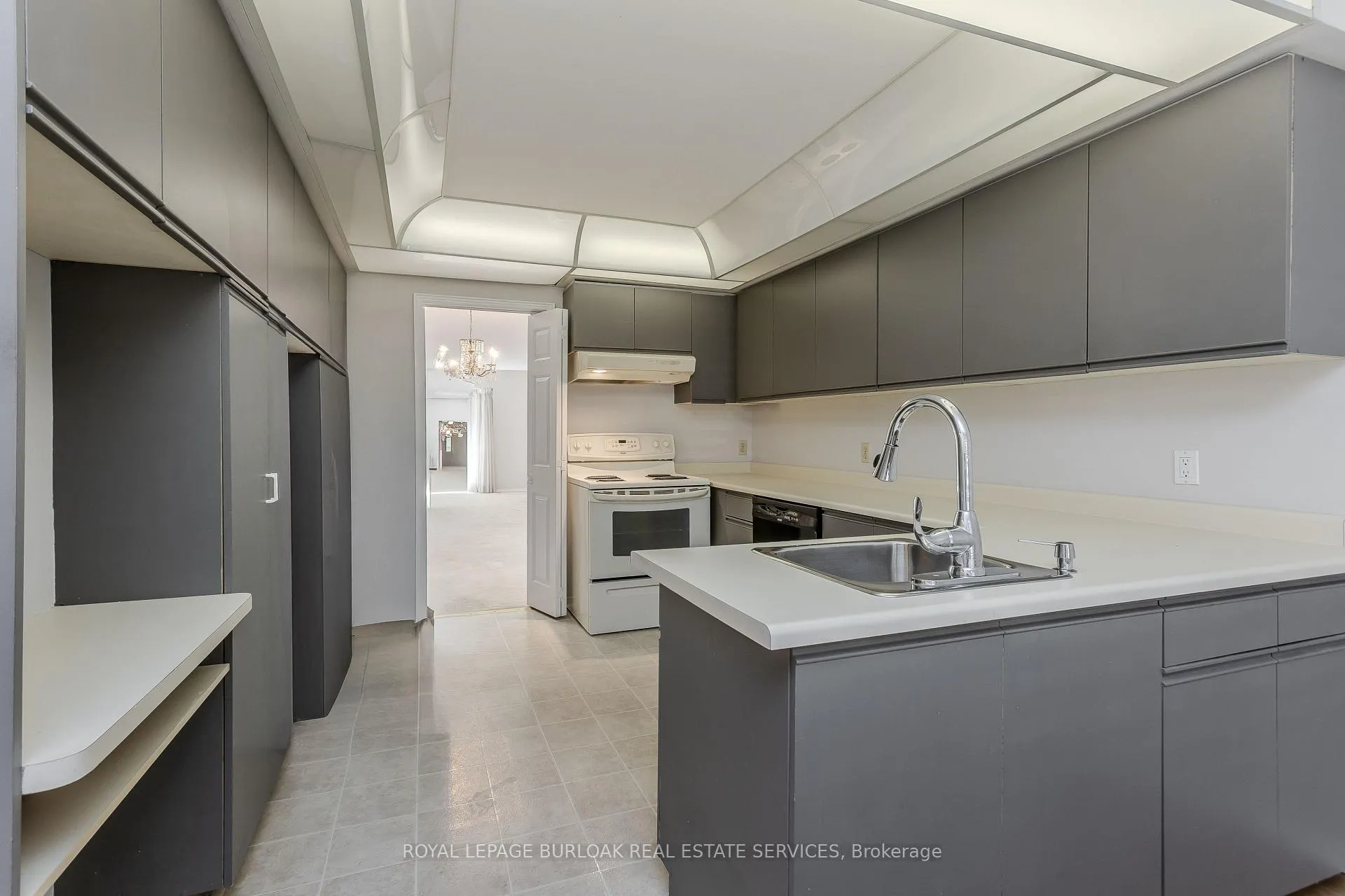 Photo 4 of Unit 10, 2155 Duncaster Drive, Burlington, Brant Hills — HOMEH