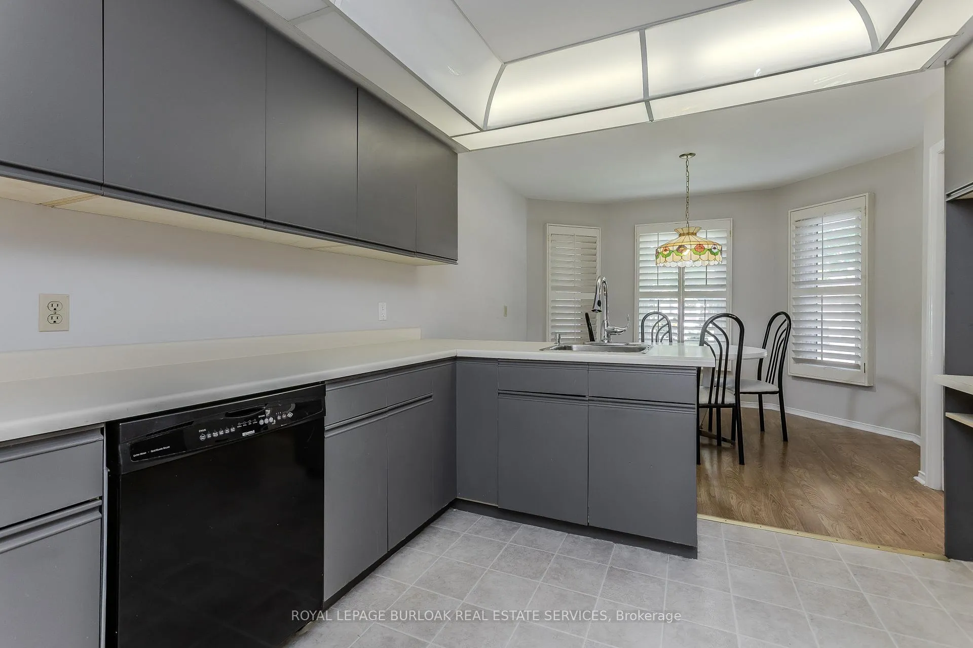 Photo 5 of Unit 10, 2155 Duncaster Drive, Burlington, Brant Hills — HOMEH