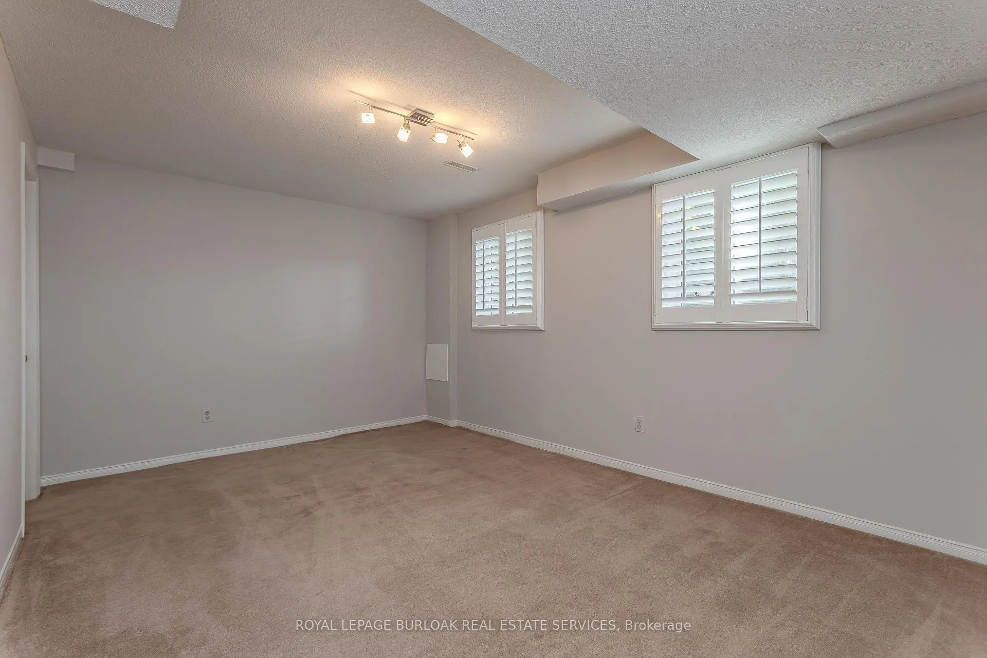 Photo 19 of Unit 10, 2155 Duncaster Drive, Burlington, Brant Hills — HOMEH