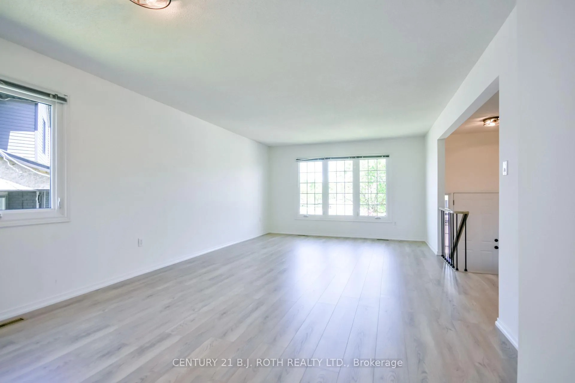 Photo 8 of 103 Herrell Avenue, Barrie, Painswick North — HOMEH