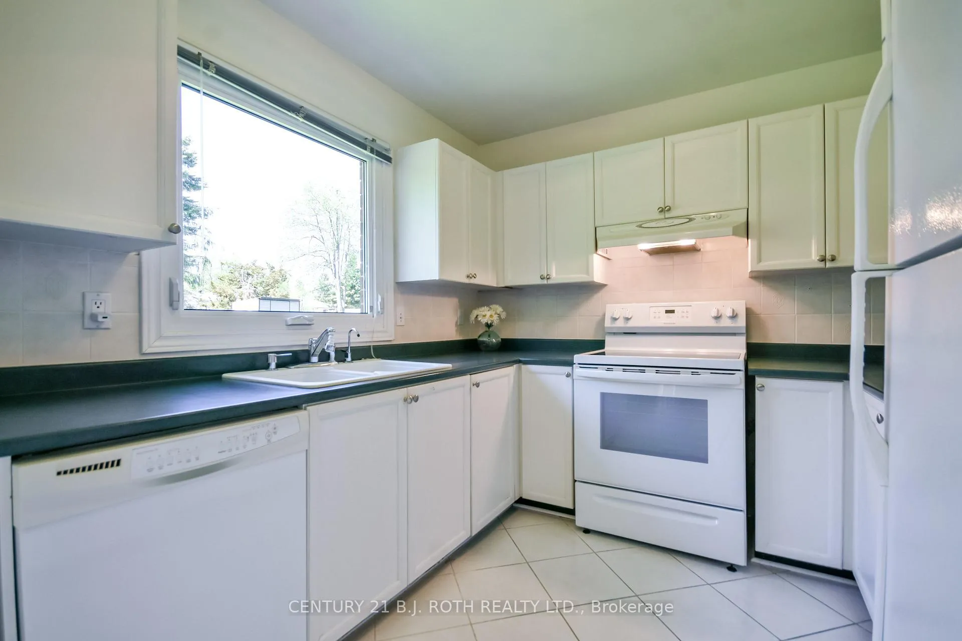 Photo 10 of 103 Herrell Avenue, Barrie, Painswick North — HOMEH