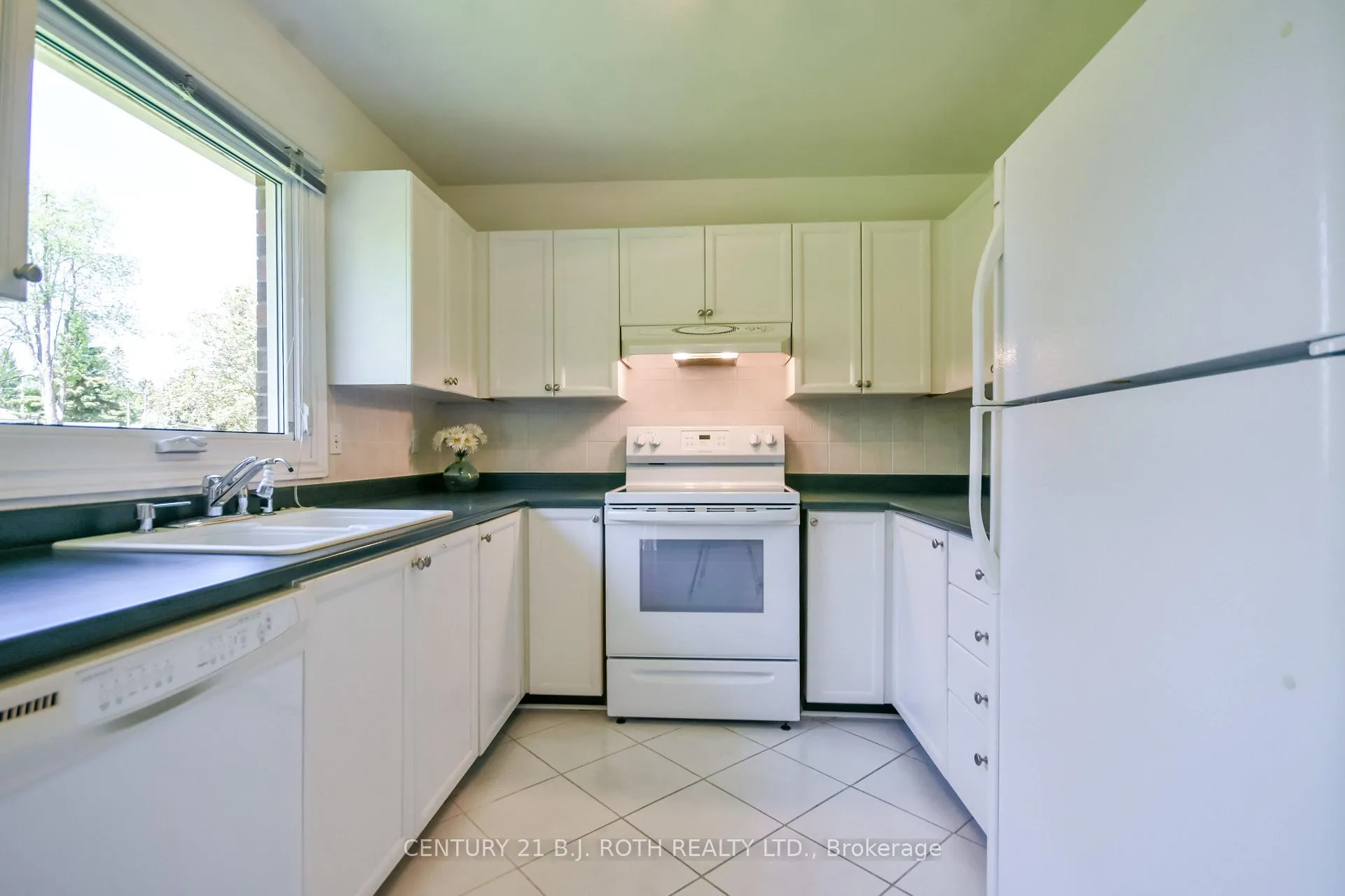 Photo 11 of 103 Herrell Avenue, Barrie, Painswick North — HOMEH