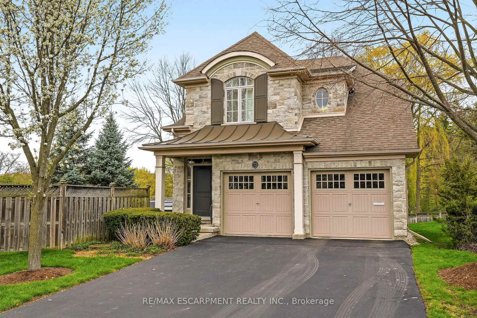 Photo 1 of 72 Mcgrath Court, Hamilton, Dundas — HOMEH