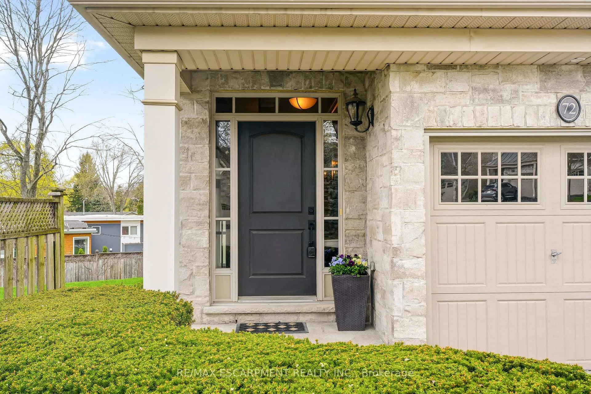Photo 3 of 72 Mcgrath Court, Hamilton, Dundas — HOMEH