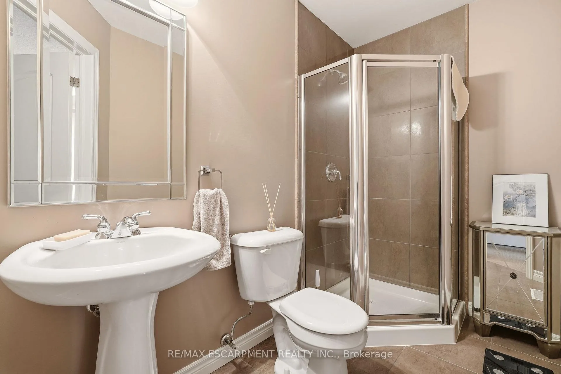 Photo 28 of 72 Mcgrath Court, Hamilton, Dundas — HOMEH