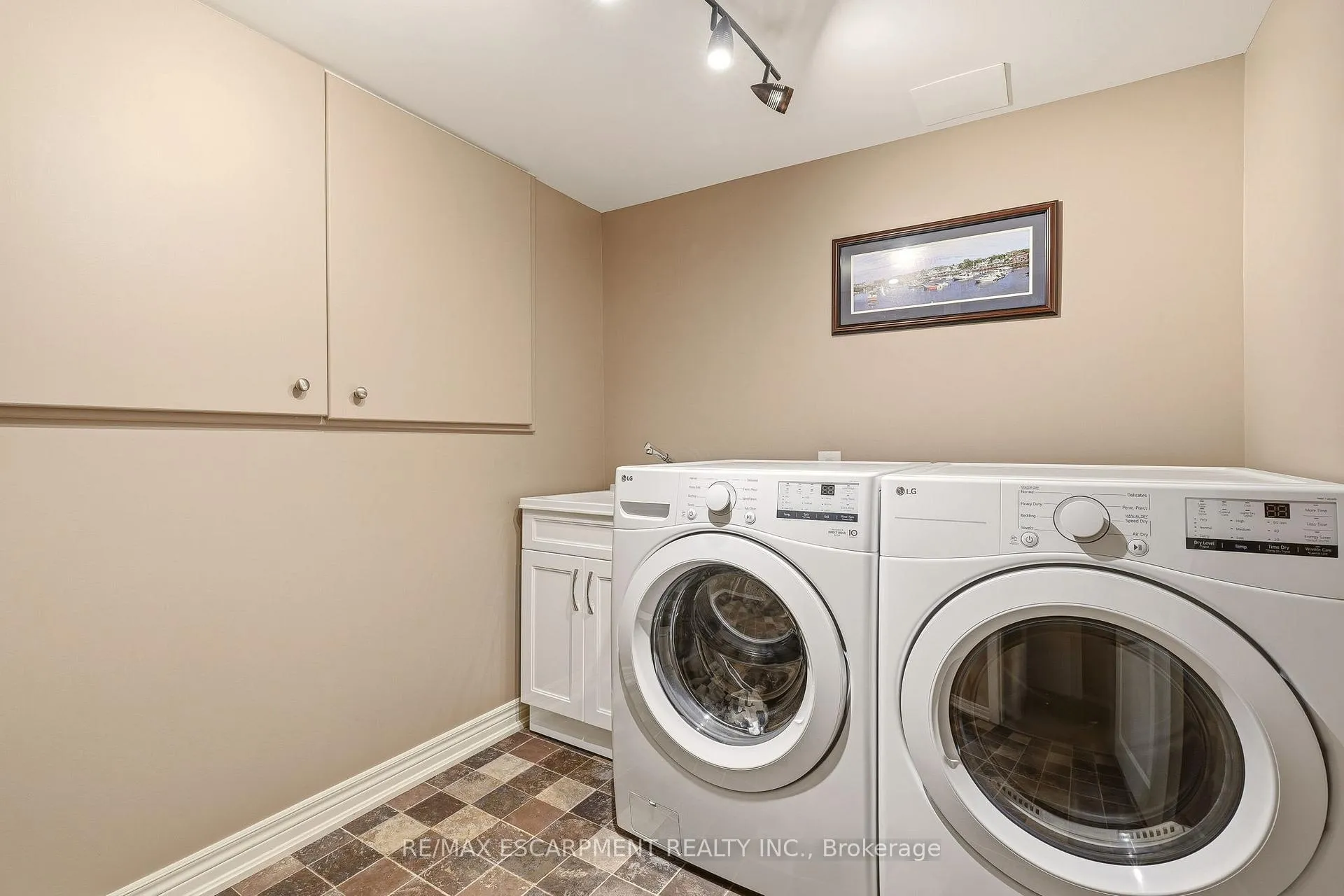 Photo 42 of 72 Mcgrath Court, Hamilton, Dundas — HOMEH