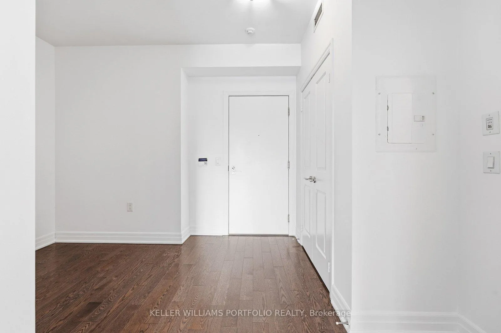 Photo 2 of Unit 1904, 8 The Esplanade, Toronto, Waterfront Communities — HOMEH