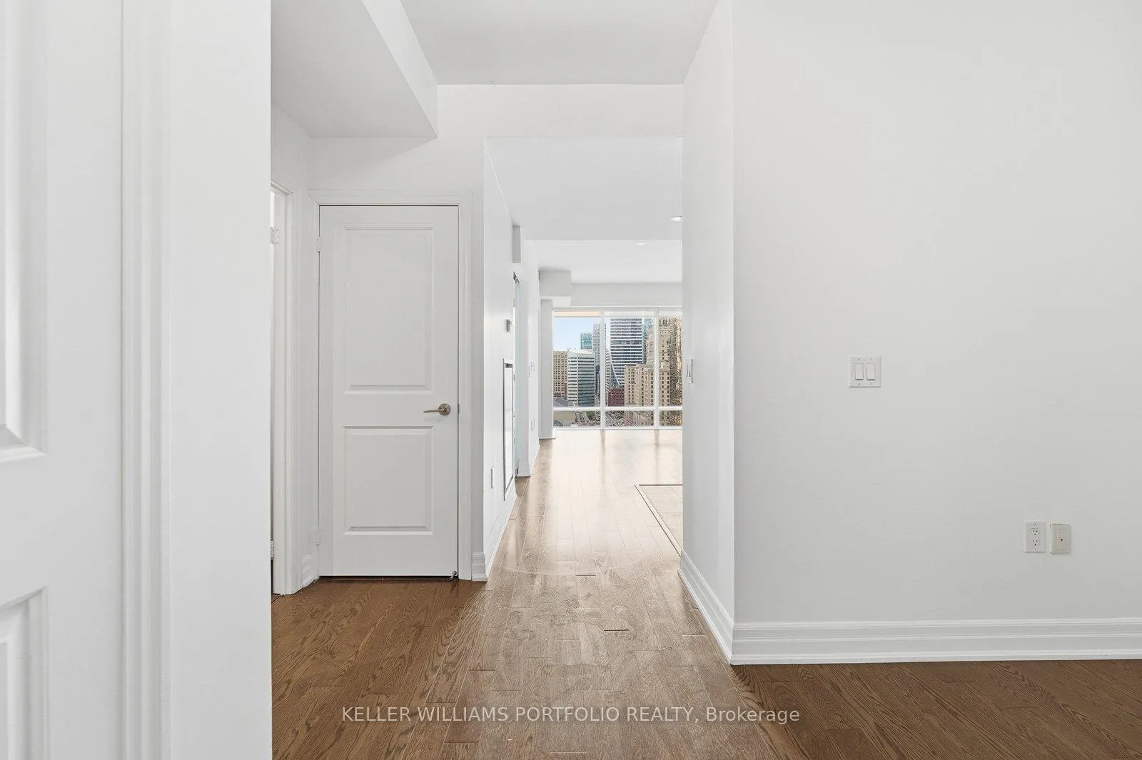 Photo 3 of Unit 1904, 8 The Esplanade, Toronto, Waterfront Communities — HOMEH
