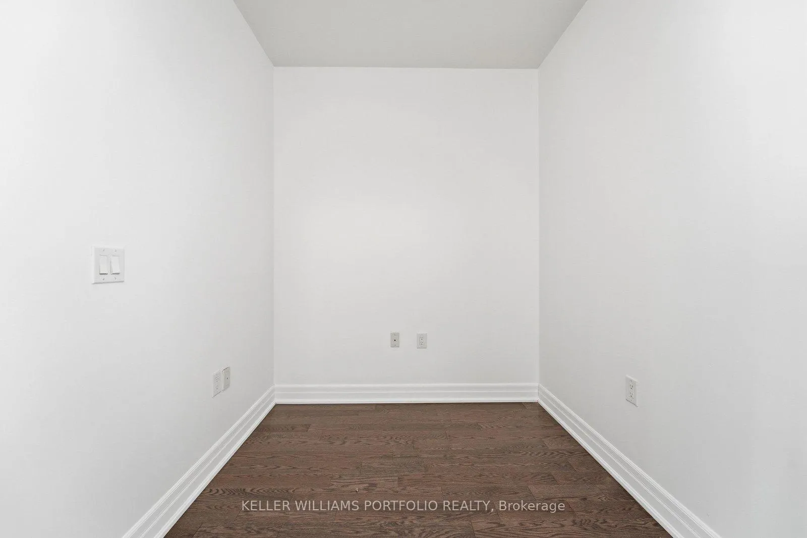 Photo 4 of Unit 1904, 8 The Esplanade, Toronto, Waterfront Communities — HOMEH