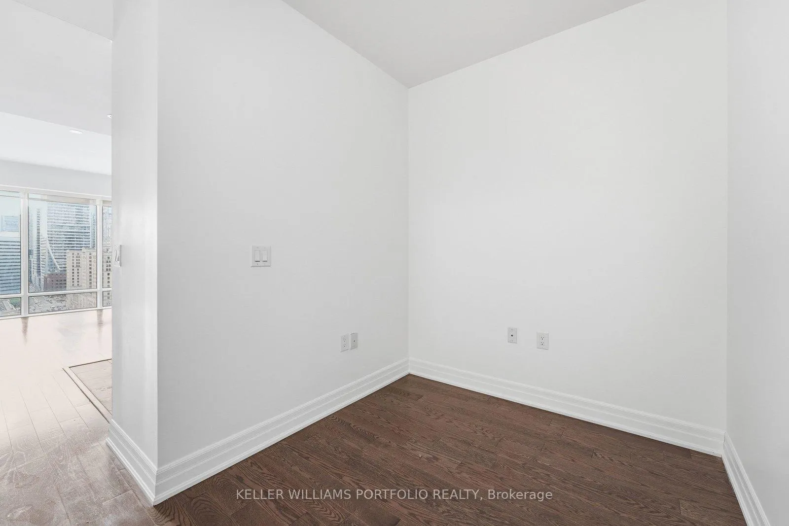 Photo 5 of Unit 1904, 8 The Esplanade, Toronto, Waterfront Communities — HOMEH