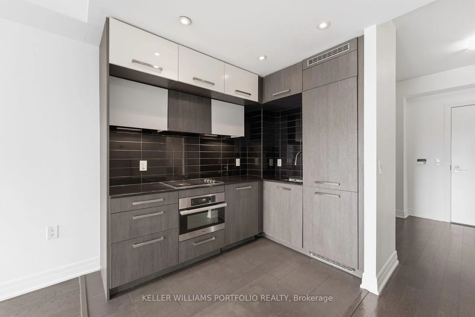 Photo 8 of Unit 1904, 8 The Esplanade, Toronto, Waterfront Communities — HOMEH