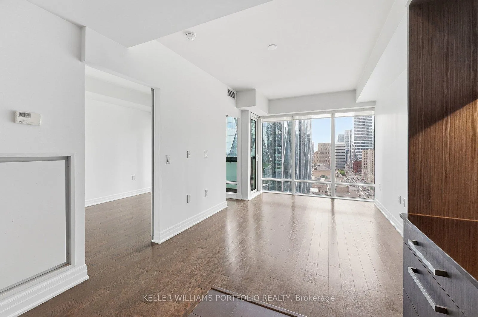 Photo 9 of Unit 1904, 8 The Esplanade, Toronto, Waterfront Communities — HOMEH