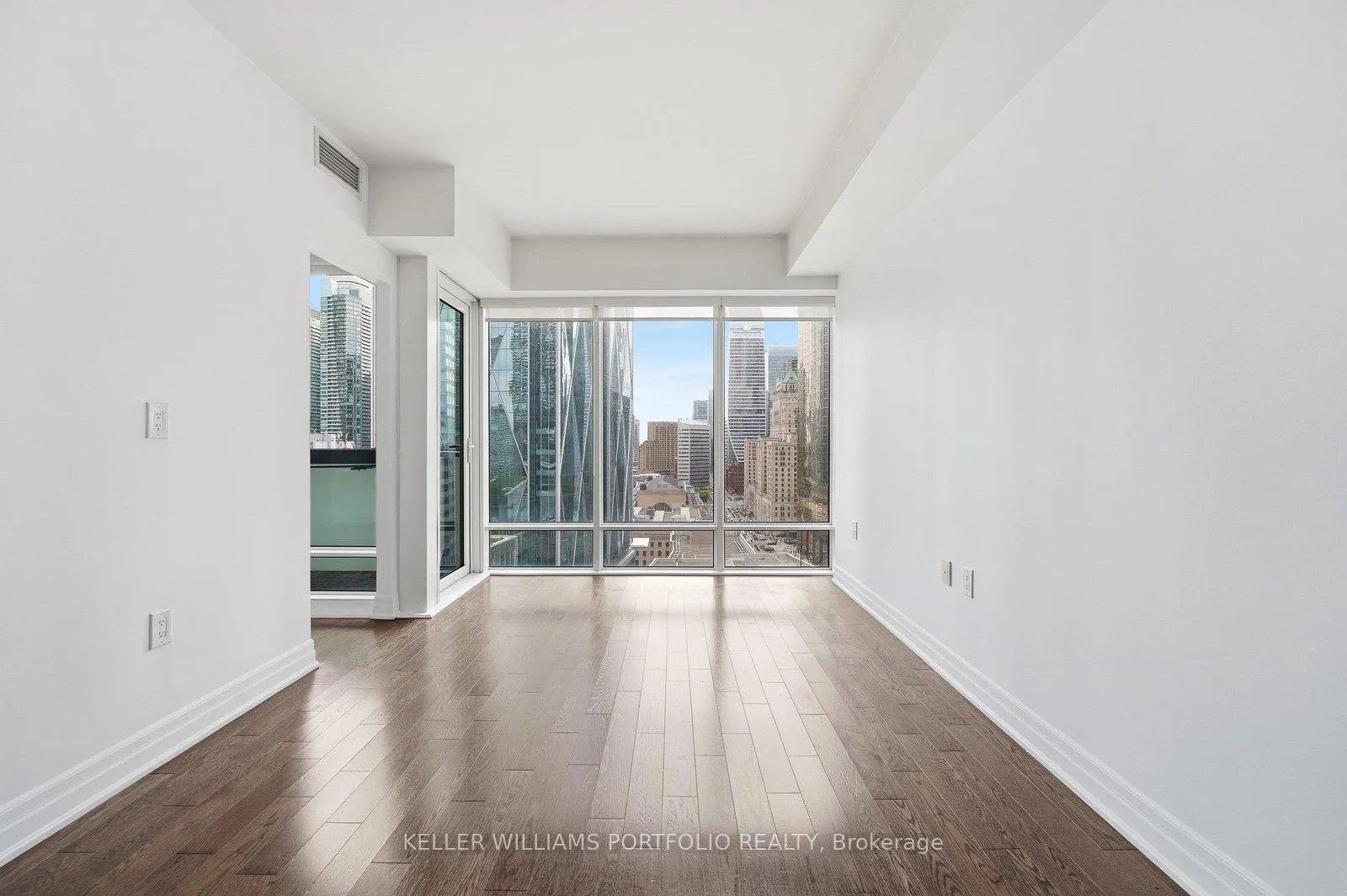 Photo 10 of Unit 1904, 8 The Esplanade, Toronto, Waterfront Communities — HOMEH
