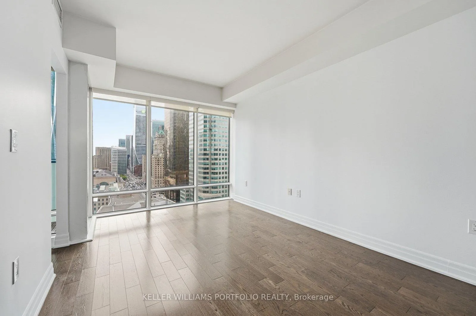 Photo 11 of Unit 1904, 8 The Esplanade, Toronto, Waterfront Communities — HOMEH
