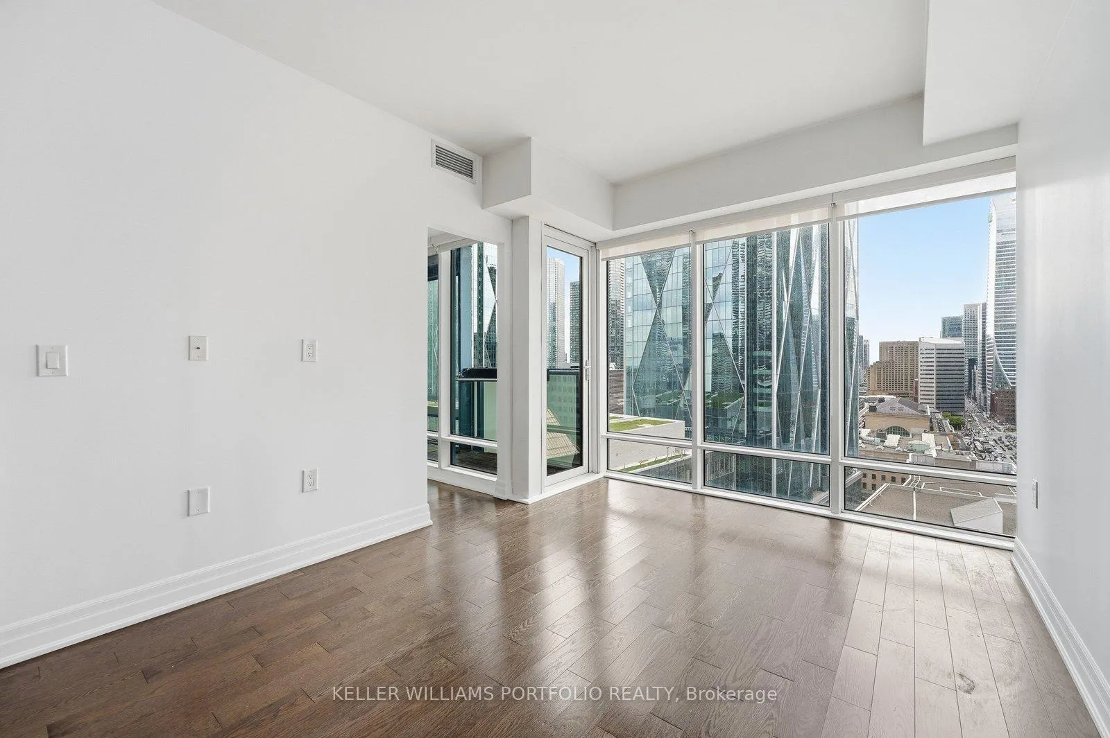 Photo 12 of Unit 1904, 8 The Esplanade, Toronto, Waterfront Communities — HOMEH