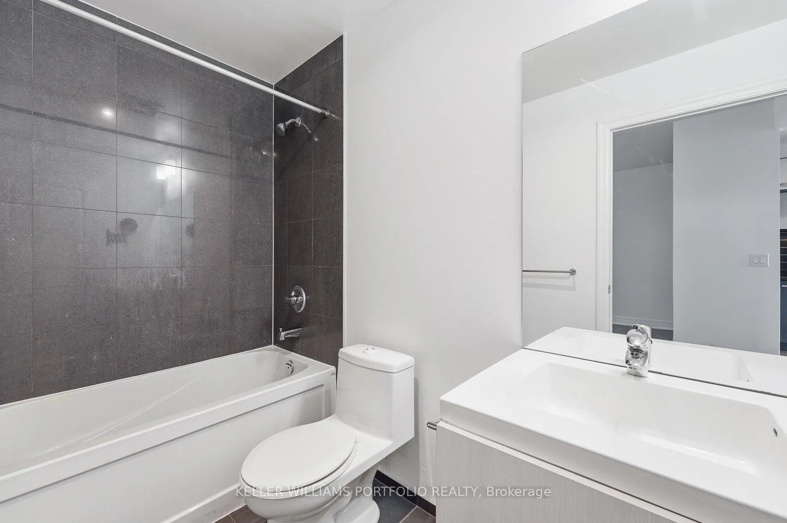 Photo 21 of Unit 1904, 8 The Esplanade, Toronto, Waterfront Communities — HOMEH