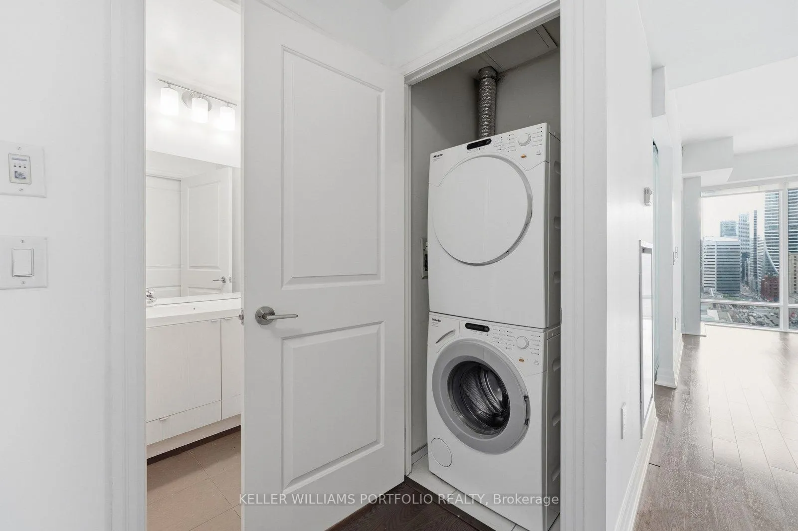 Photo 22 of Unit 1904, 8 The Esplanade, Toronto, Waterfront Communities — HOMEH